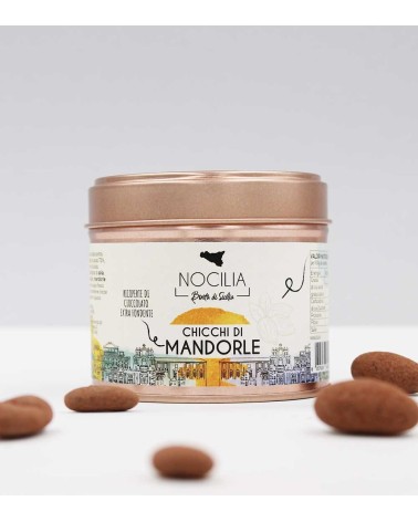 Amandelbonen omhuld met pure chocolade Elegant metalen potje 100g